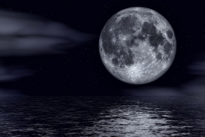 mesic nad vodou